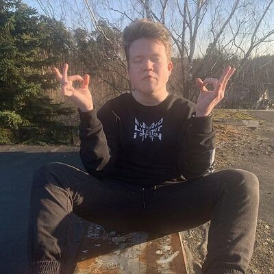  ,   Artyom, 22 ,   ,   