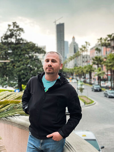  ,   Goga, 37 ,   ,   