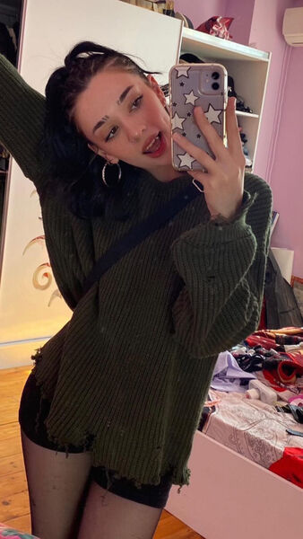  ,   Nezrin, 25 ,   ,   