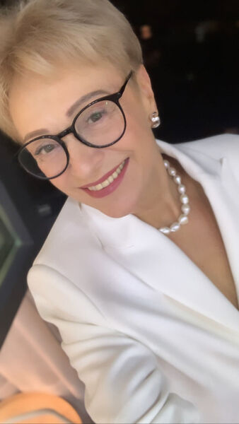  ,   Tatiana, 64 ,   c 