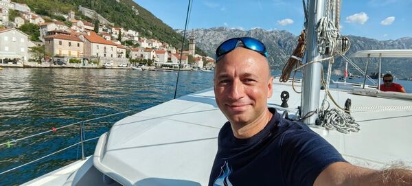 ,   Leo, 44 ,     , c 