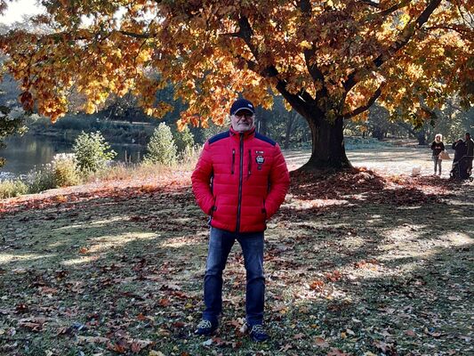  Neuss,   , 79 ,   c 