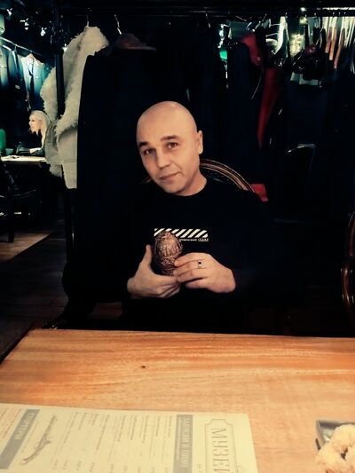  ,   Nik, 40 ,   c 